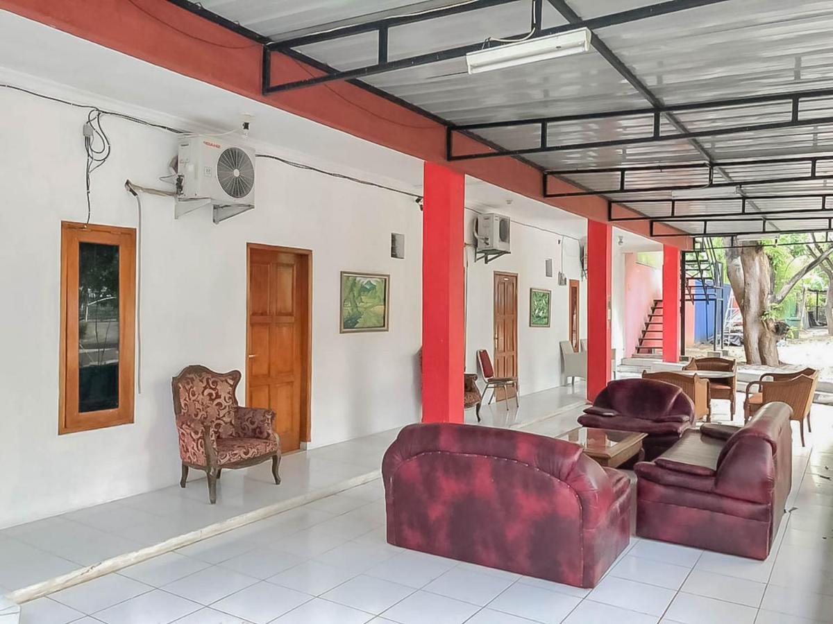 Rumah Panggung Guest House Syariah Mitra Reddoorz Cirebon Exterior photo